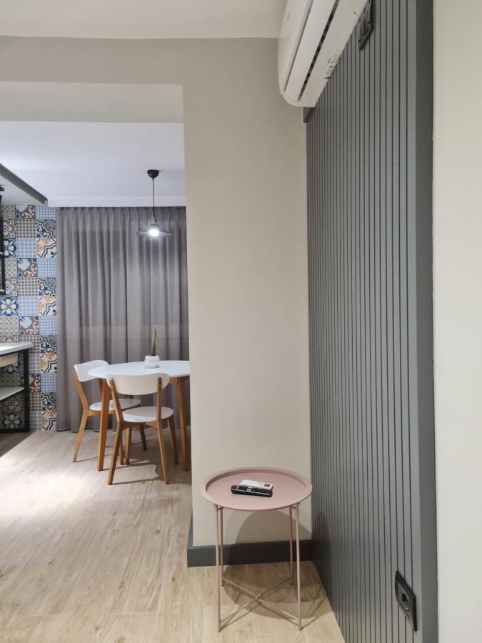 Tam Serviced Studio Apartment Myslym Shyri No1 Tiranë Luaran gambar