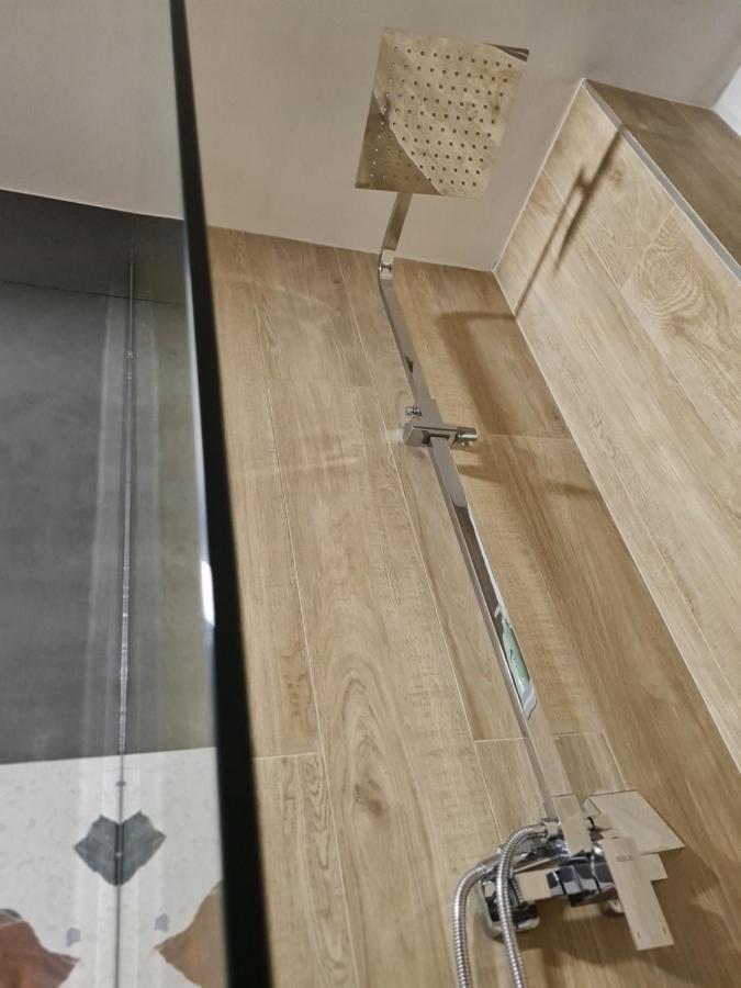 Tam Serviced Studio Apartment Myslym Shyri No1 Tiranë Luaran gambar
