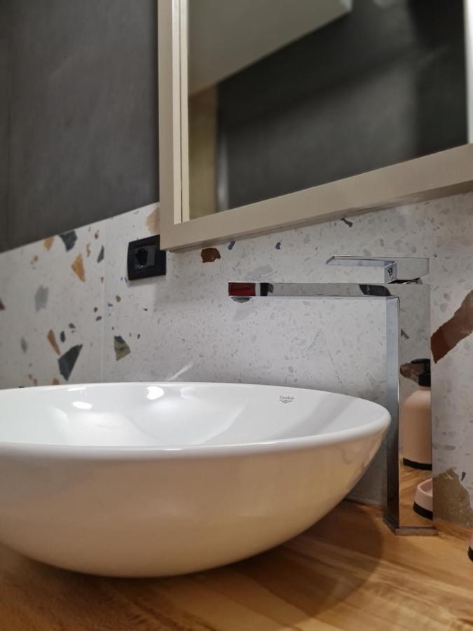 Tam Serviced Studio Apartment Myslym Shyri No1 Tiranë Luaran gambar