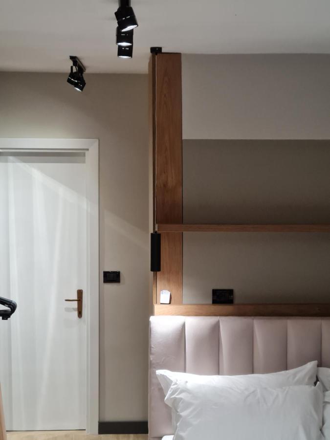 Tam Serviced Studio Apartment Myslym Shyri No1 Tiranë Luaran gambar